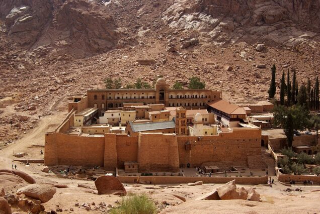 Discover the Egyptian Desert – 4-Day Adventure